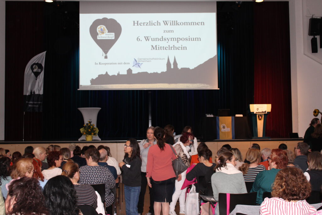 Vortragsraum mit Besuchern