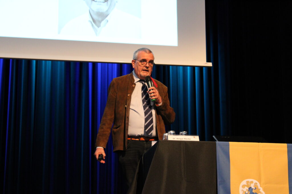 Referent während des Vortrags